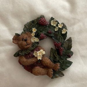Boyds Bear Strawberry Wreath Pin